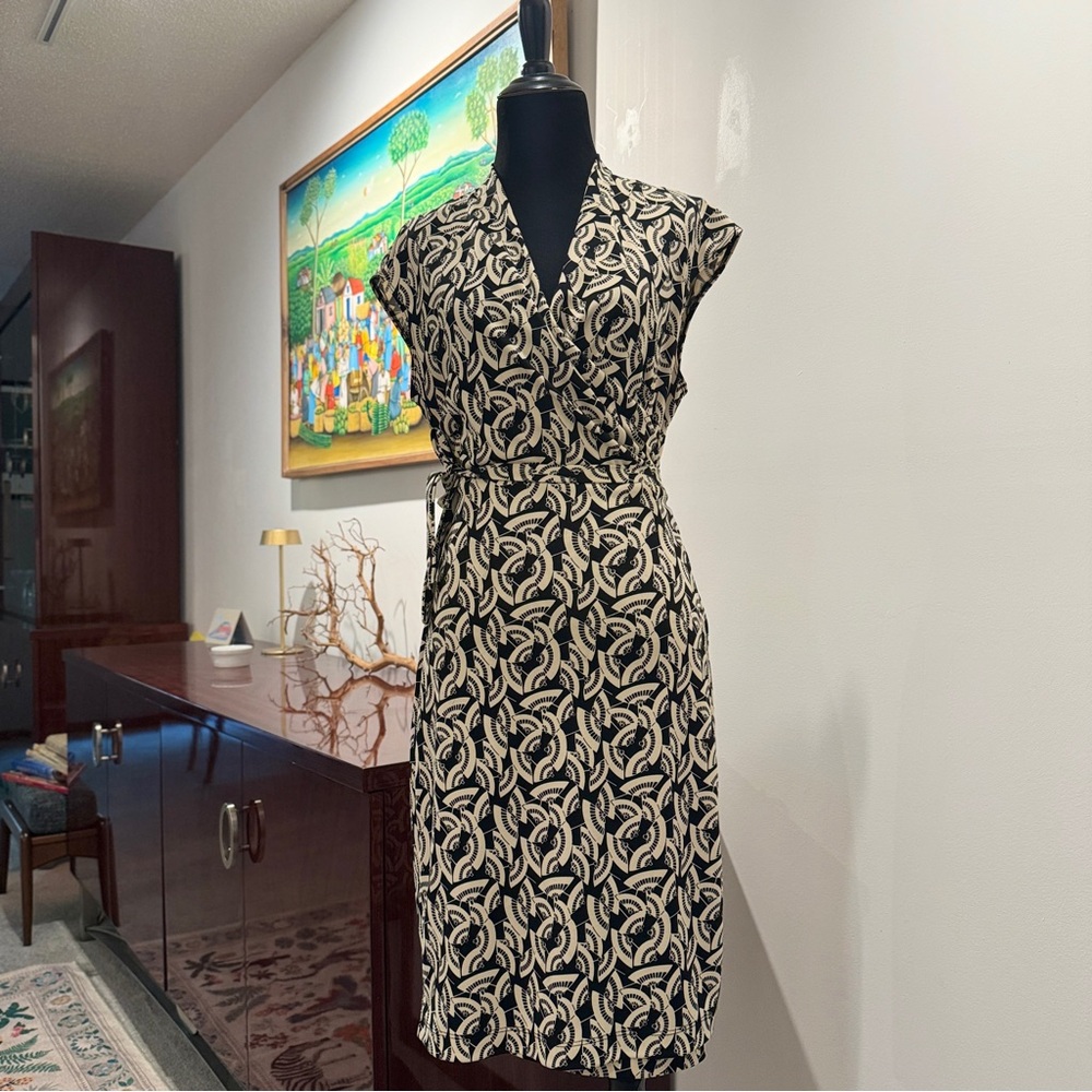 BCBGMaxAzria Black and Cream Swirl Midi Dress